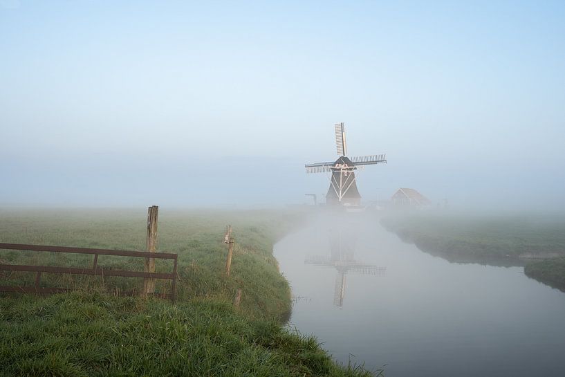 Molen in de mist van Kevin Oudman