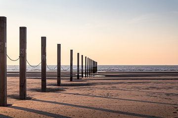 Sonnenuntergang am Strand von Nieuwpoort | Landschaft | Pastell von Daan Duvillier | Dsquared Photography