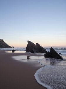 Pastellfarben am Himmel bei Sonnenaufgang in Portugal am Strand - Natur- und Reisefotografie