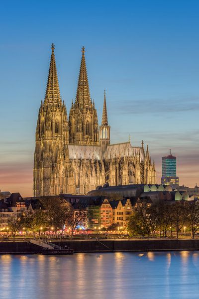 Der Kölner Dom am Abend von Michael Valjak