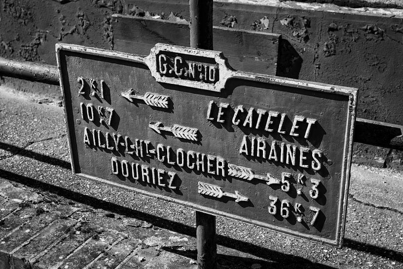 Panneau routier vintage, Picardie, France par Imladris Images