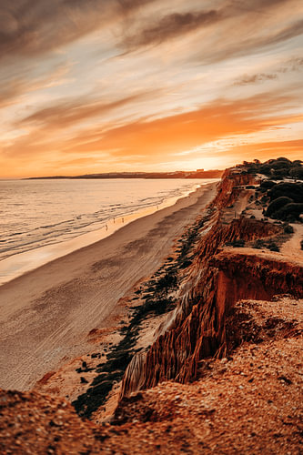 Coucher de soleil sur les falaises du Portugal