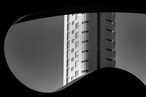 Rotterdamse architectuur in zwart wit; de Scheepmakerstoren.