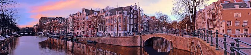 Panorama van de stad Amsterdam bij zonsondergang von Eye on You