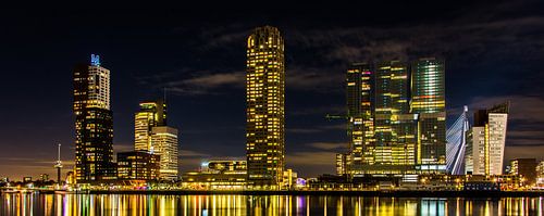 Kop van Zuid bij nacht panorama kleur