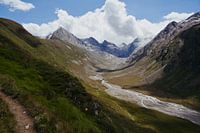 Eau de fonte dans la vallée