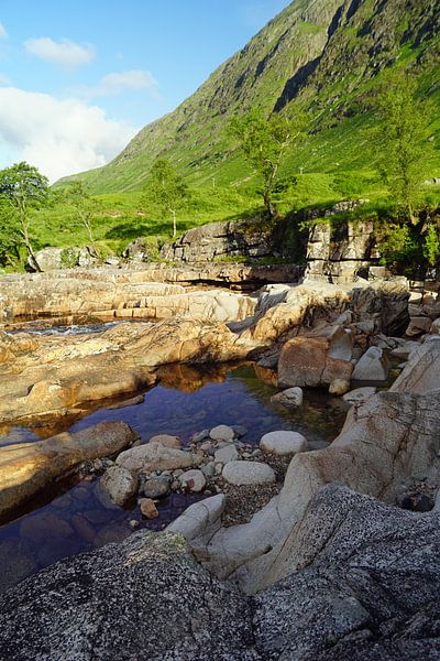 kleiner Wasserfall im Glen Etive in Schottland von Babetts Bildergalerie