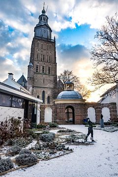 Sint-Walburgiskerk in winterse sferen
