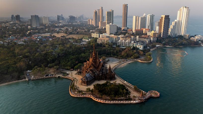 Sanctuary of Truth: Hölzernes Meisterwerk am Meer von Franklin Driessen