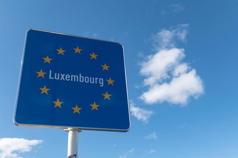 Straßenschild Luxemburg von Richard Wareham