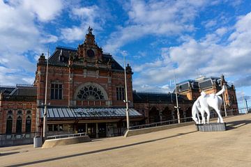 Front view of Groningen Central Station by Jacoba de Boer