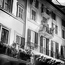 Rome, Italië - Romantisch straatbeeld, huizen met balkonnetjes van Diana van Neck Photography