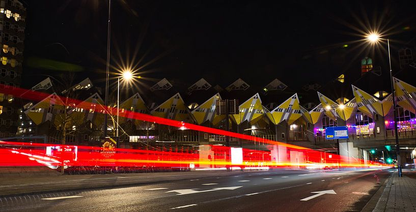 Rotterdam la nuit ; Maisons en cube par Astrid Luyendijk
