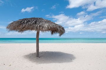 Beach on Cuba by Roelof Foppen