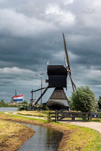 Windmill in Kinderdijk - threatening rain sky 1