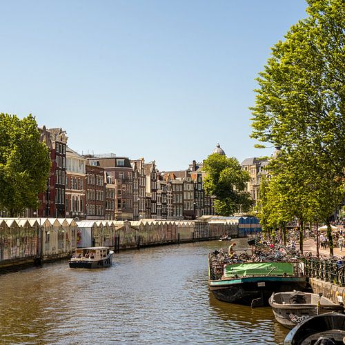 Amsterdam. De bloemenmartkt aan de Singel.