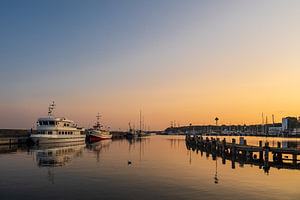Schiffe im Hafen von Sassnitz auf der Insel Rügen