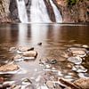 Wasserfall High Falls im Tettegouche State Park, Minnesota von Tim Emmerzaal