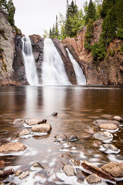 High falls waterval in het Tettegouche State Park, Minnesota van Tim Emmerzaal