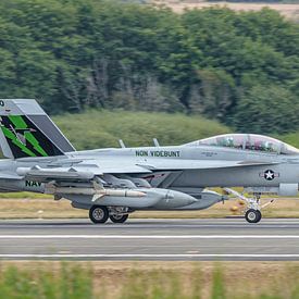 Take-off van U.S. Navy Boeing EA-18G Growler. van Jaap van den Berg