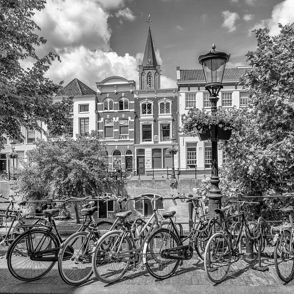 UTRECHT Oudegracht avec Jacobikerk | Monochrome par Melanie Viola