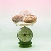 Magisches Stilleben mit Brot auf antiker Waage . von Saskia Dingemans Awarded Photographer