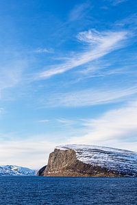 Berge und Felsen im Winter nahe Hammerfest in Norwegen