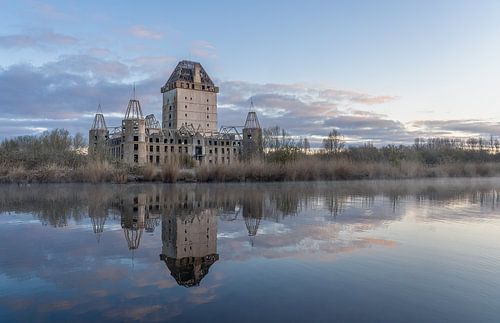 Dilapidated castle Almere by Reinder Tasma
