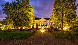 Hotel Bloemendal bei Nacht von John Kreukniet