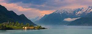 Sonnenaufgang und Panoramablick über den Sorfjorden, Vestland, Norwegen