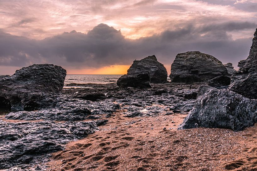 Rotsen aan de Franse kust van Rick van de Kraats