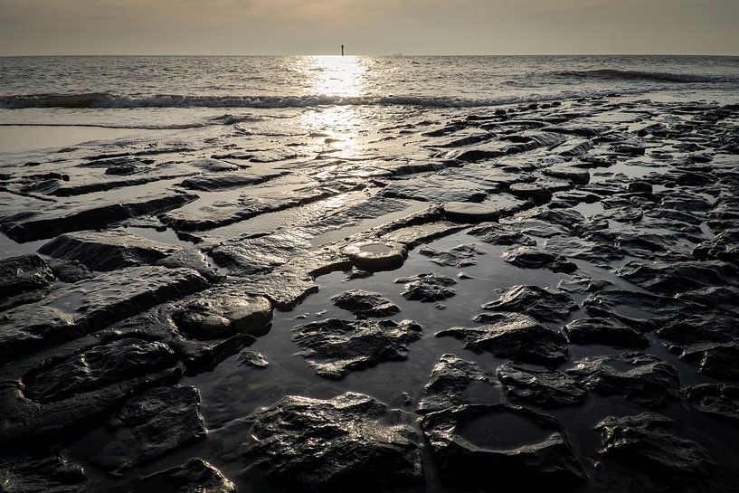 Golfbreker in de Noord zee van Roel Beurskens