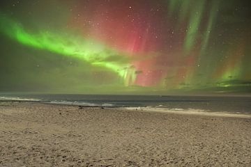 Noorderlicht aan het strand by Jolanda de Jong-Jansen
