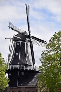 Typisch oude Nederlandse windmolen van Robin Verhoef