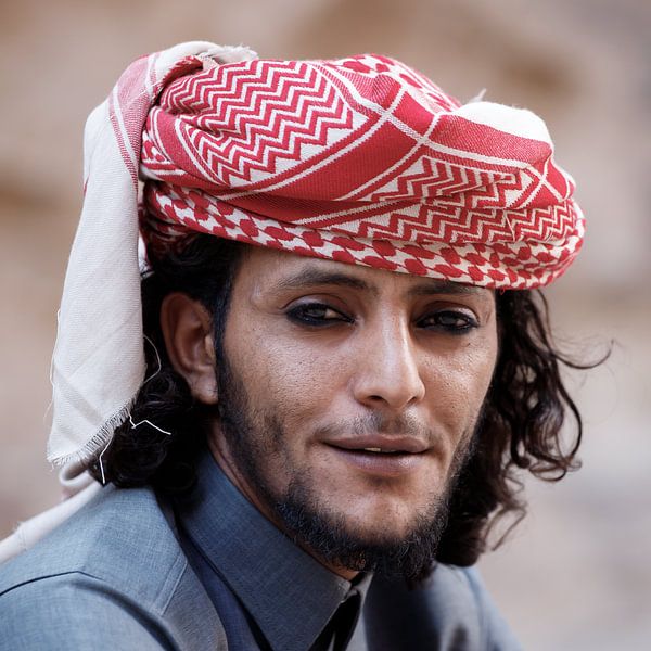 Bedoeïne man in Petra, Jordanië. van Wim van Gerven