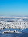 Ijs in de Waddenzee vanaf de Afsluitdijk van Helene Ketzer thumbnail