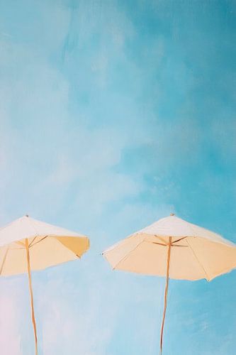 Parasols in de blauwe lucht