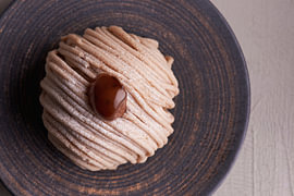 Stillleben mit Gebäck vom Mont Blanc von Gayane Nakada