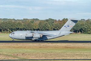C-17 Globemaster III fliegt von Eindhoven ab.