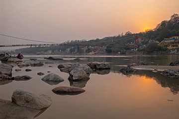 De rivier de Ganges in India Azië bij zonsondergang van Eye on You