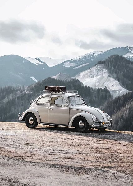 VW Käfer Reise Bergzauber, Vintage Voyage von PublicArt77