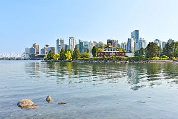 Skyline van Vancouver met Deadman's Island van Andreas Föll