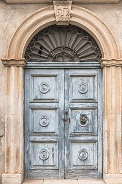 Poort naar het verleden: deur in Civita, Calabrië van Photolovers reisfotografie