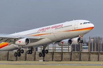 Landende Surinam Airways Airbus A340-300. van Jaap van den Berg