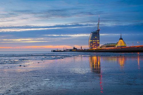 Weser shore in Bremerhaven, Germany at night