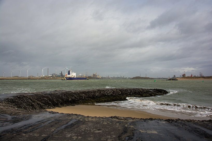Schiffe auf dem Weg zu den Schleusen IJmuiden. von scheepskijkerhavenfotografie