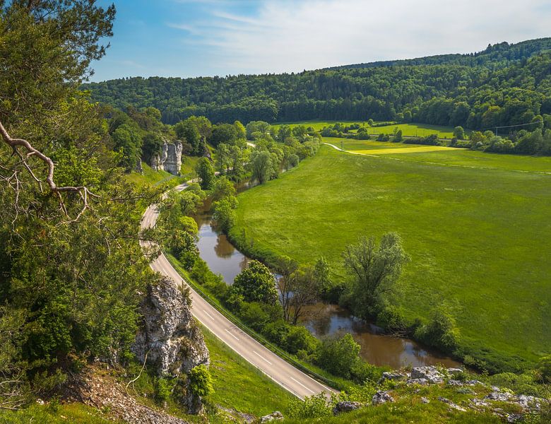 Vue sur la vallée de l&#039;Altmühl depuis les rochers des Douze Apôtres par ManfredFotos