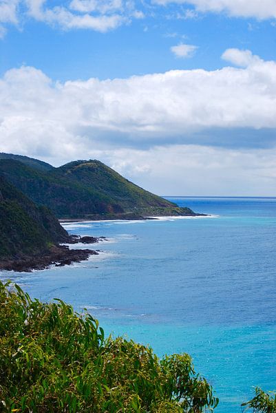 De blauwe zee bij The Great Ocean Road - Victoria, Australië van Be More Outdoor