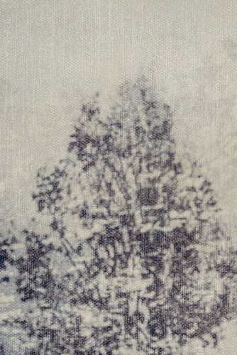 Baum in Bewegung mit Textur in Beige- und dunklen Birntönen