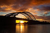 Sonnenaufgang an der Van Brienenoordbrug Rotterdam